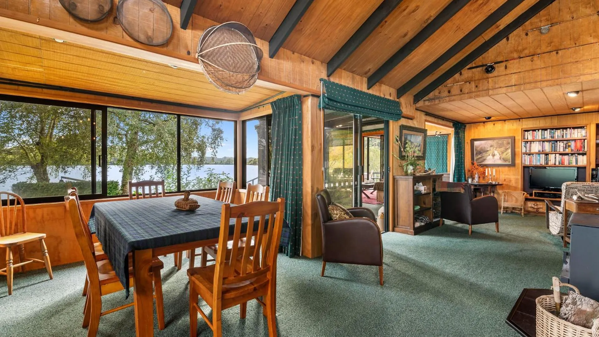 Lakeside Escape - Tikitere Holiday Home Rotorua