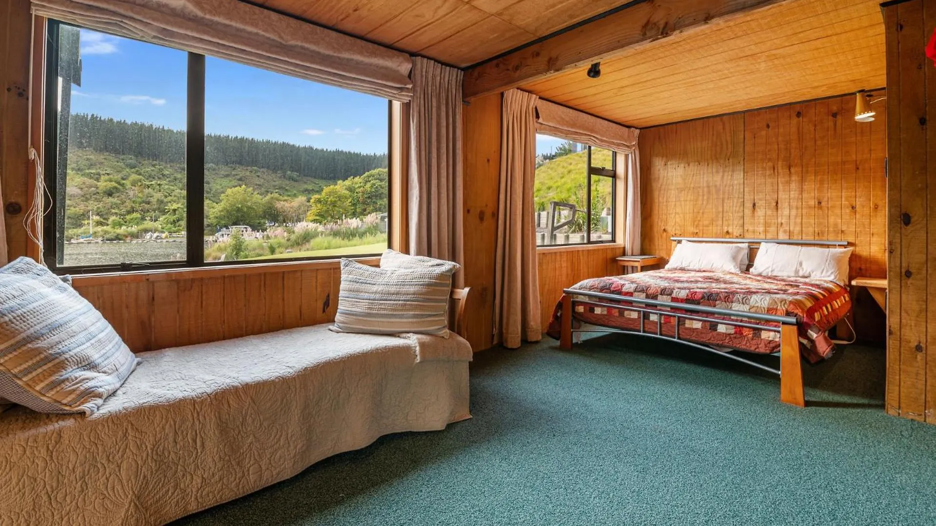 Lakeside Escape - Tikitere Holiday Home Rotorua New Zealand