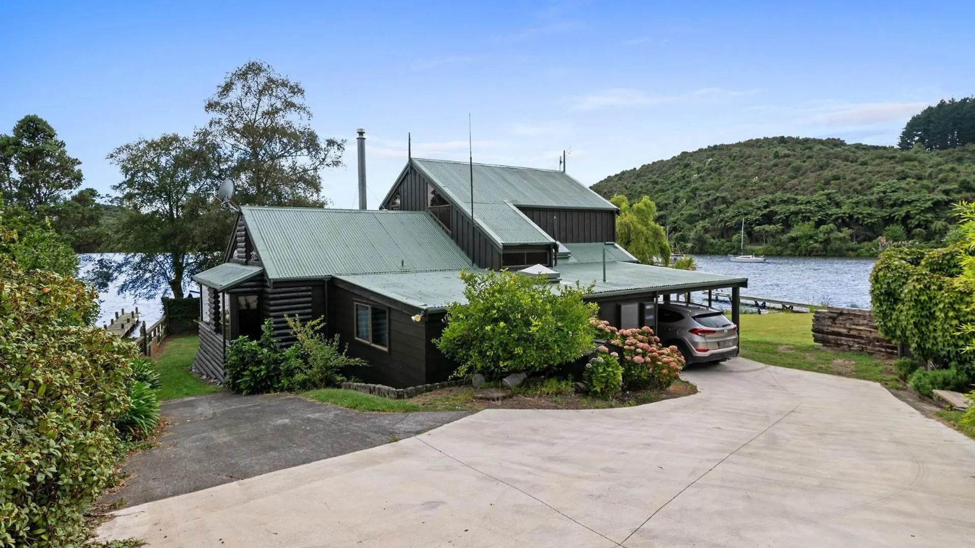 Lakeside Escape - Tikitere Holiday Home Rotorua